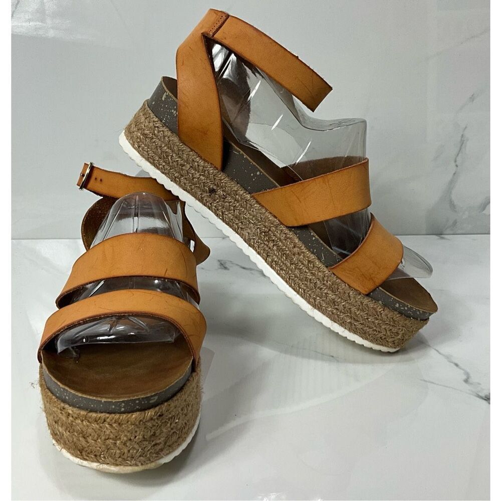 PATRIZIA By Spring Step Platform Sandals